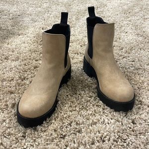 Dirty laundry booties sz 8